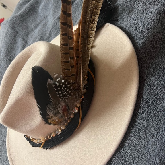 Stylish hat. - Picture 6 of 6